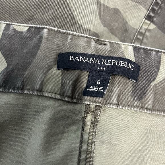 Banana Republic Size 6 Army Green Camouflage Knee Straight Pockets Casual - Picture 9 of 9